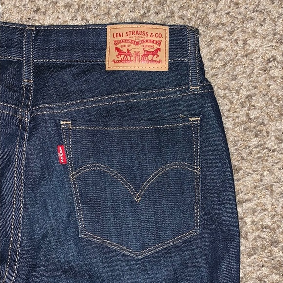 Levi’s 711 Skinny Jean - Picture 2 of 2